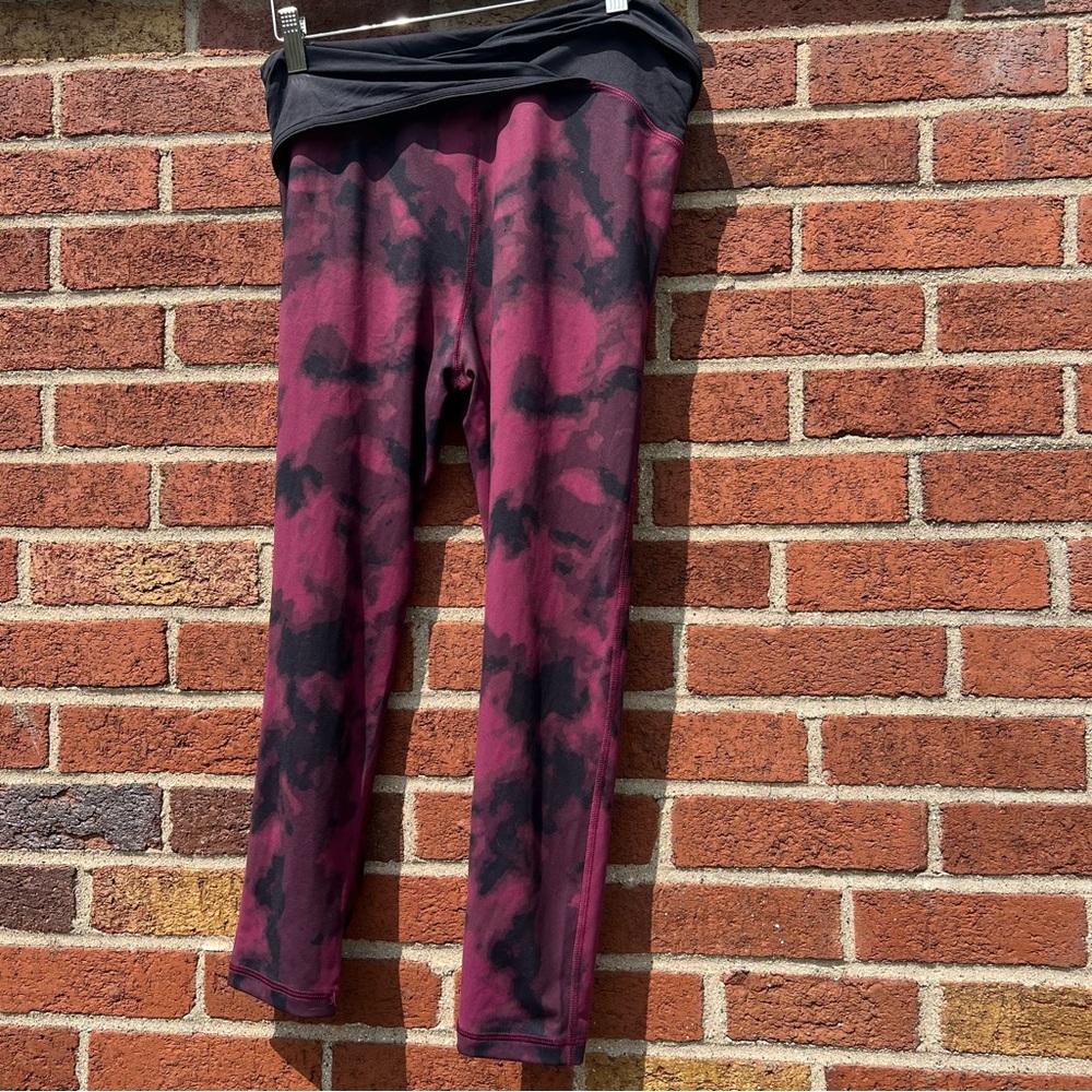 Isabel Maternity by Ingrid & Isabel Over the Bump  Cropped Leggings Size Medium